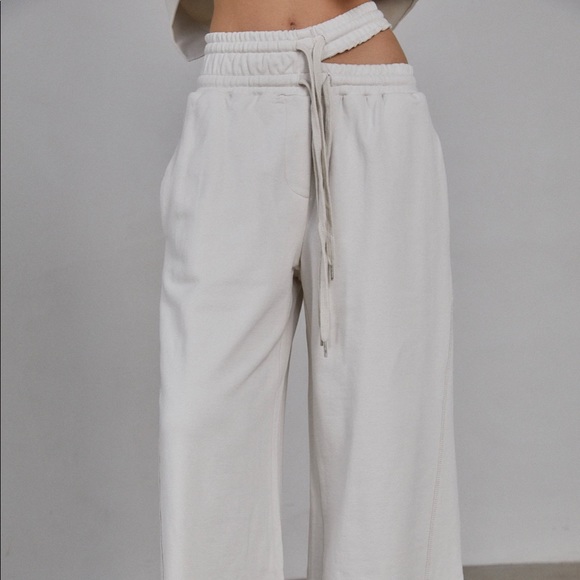 The Source Unknown Store Sweatsuit - Picture 12 of 12